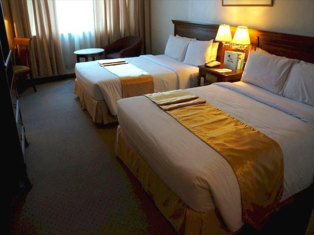 Tiara Oriental Hotel Makati City Extérieur photo
