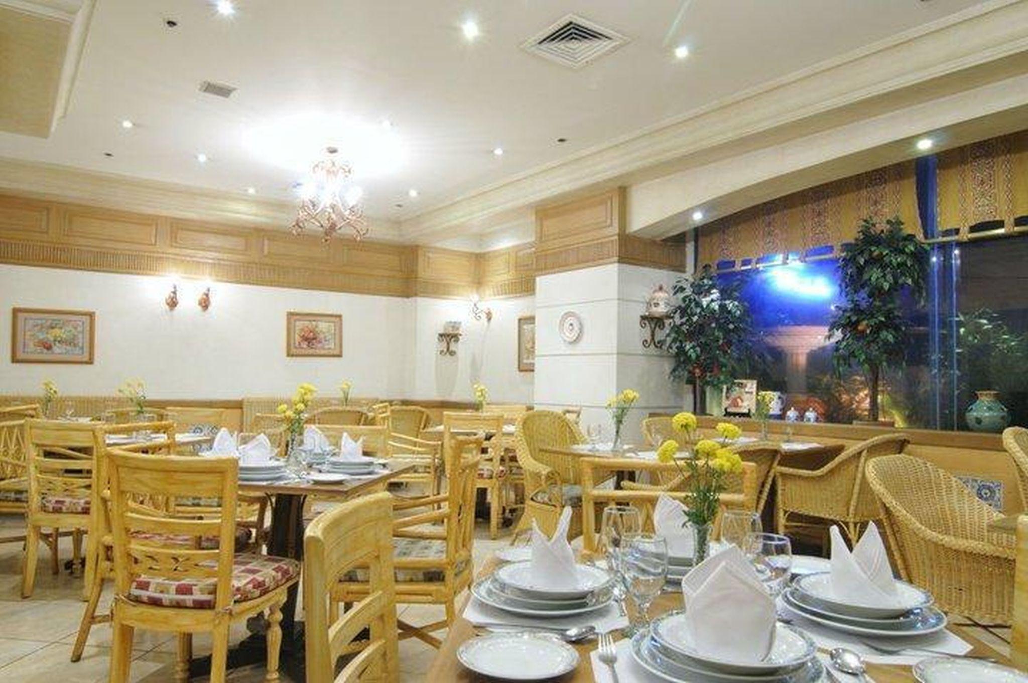 Tiara Oriental Hotel Makati City Extérieur photo