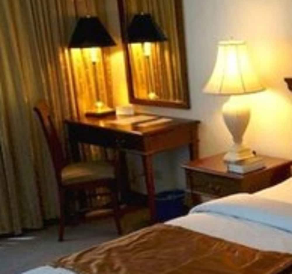 Tiara Oriental Hotel Makati City Extérieur photo
