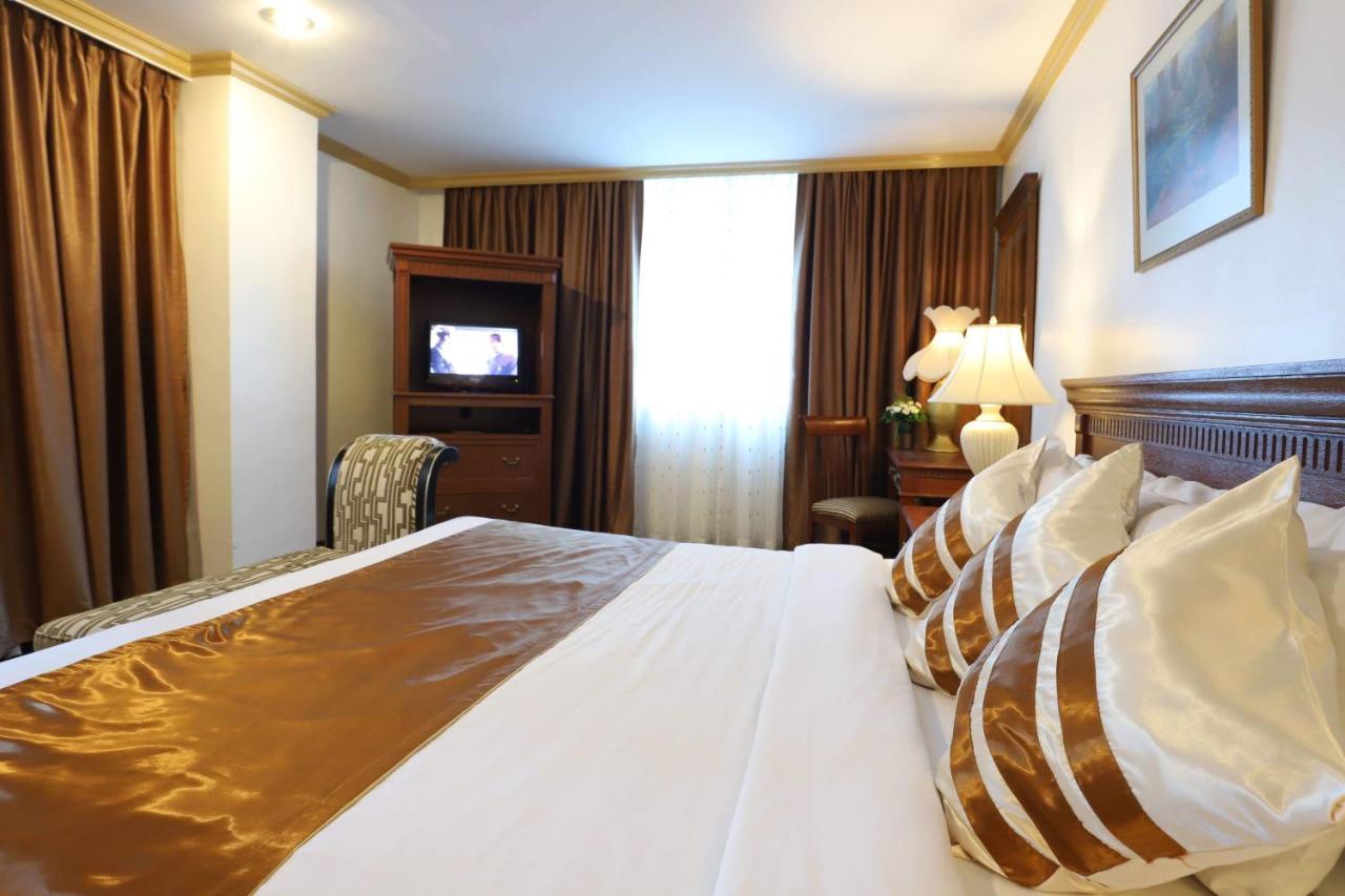 Tiara Oriental Hotel Makati City Extérieur photo