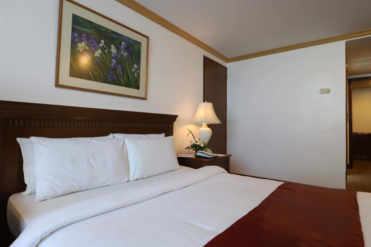 Tiara Oriental Hotel Makati City Extérieur photo